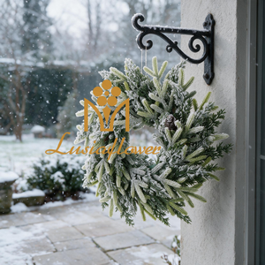 Artificial Flocked Snow Pine Wreath with Pine Cone Frosted Evergreen Front Door Wreath Farmhouse Christmas Winter Wall Decor Wholesale